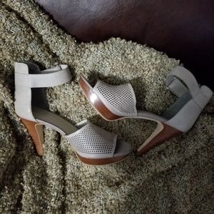 Via Spiga 4" ankle strap 9m leather gray heels